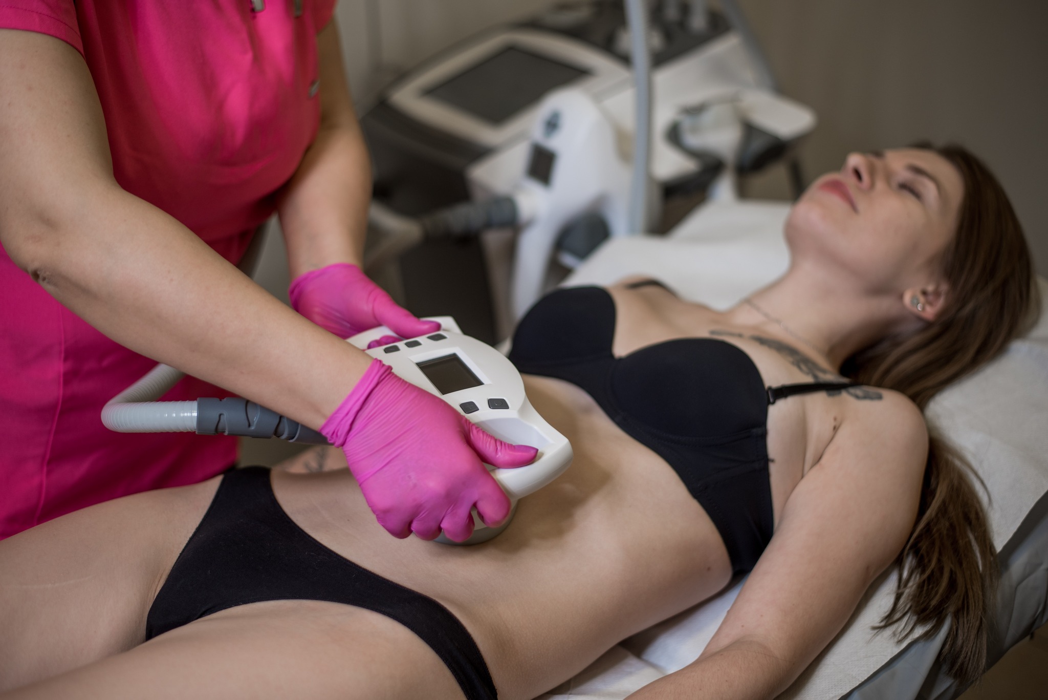 Depilacja laserowa pach laserem Primelase w salonie Place of Beauty w Grodzisku Mazowieckim